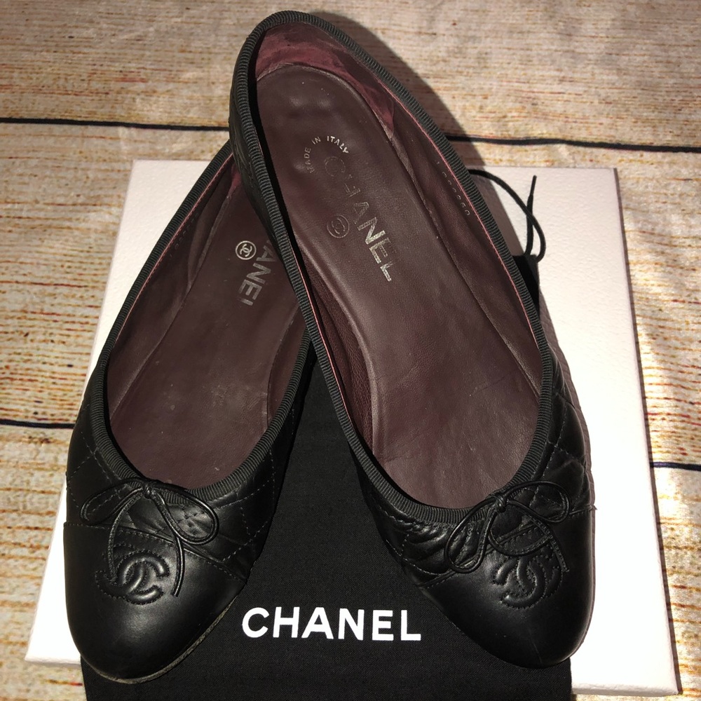 ❌FIRM💲❌AUTH CHANEL FLATS w/ dust bag